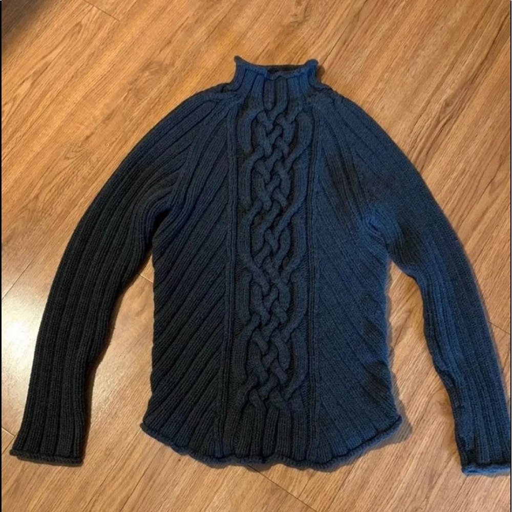 Gap black heavy sweater in size large. Great condition! Smoke and pet free! #1